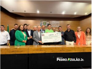 Vereador Pedro Azulão Júnior Participa da Entrega de R$ 19 Milhões para a Rede Municipal de Educação de Goiânia
